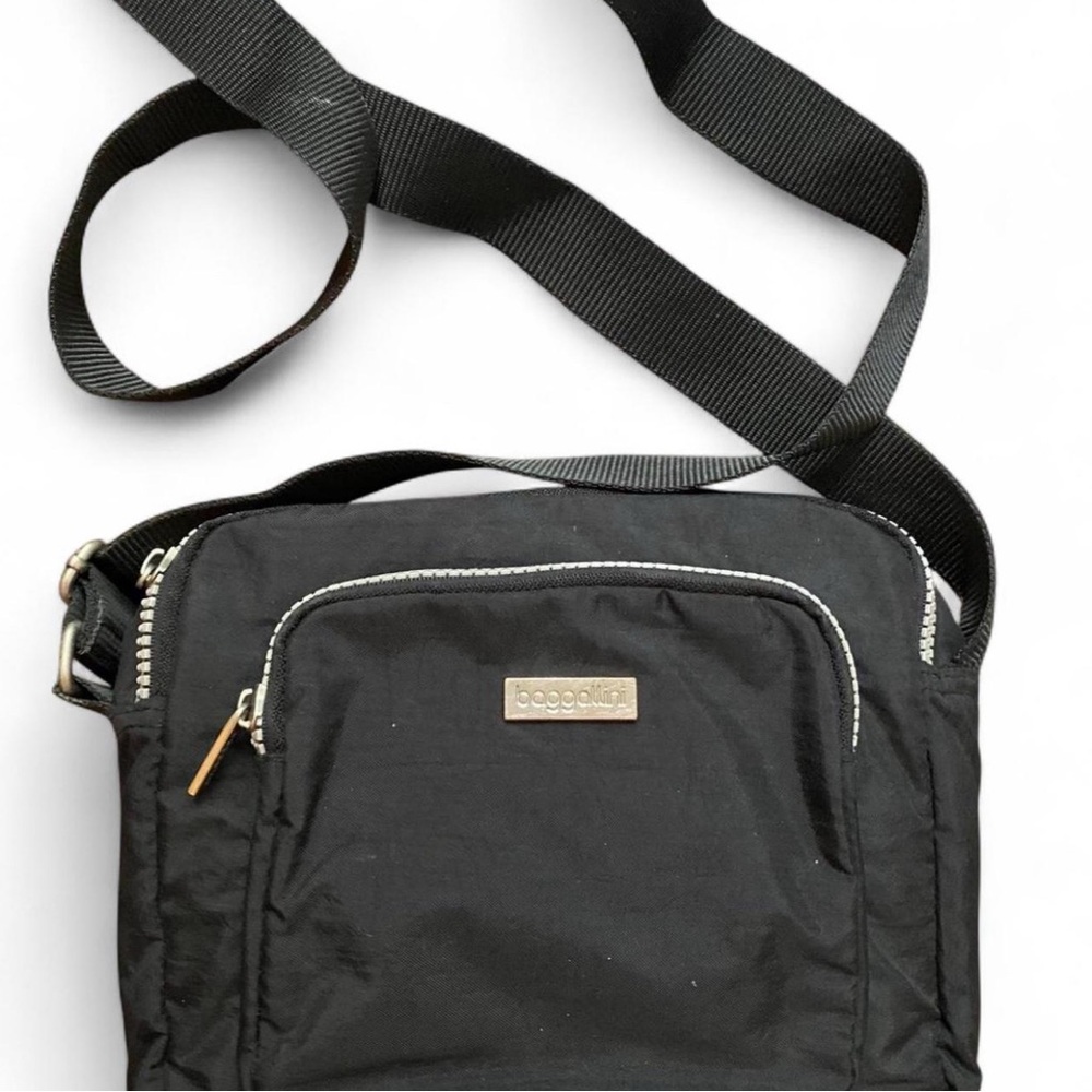 BAGGALLINI excellent condition bag, great for travel or everyday.